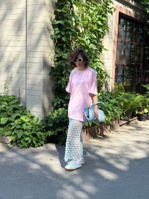 Платье-футболка (цвет Розовый); Состав: 70% хлопок, 24% п/а, 6% эластан; Размер единый (over size); Замеры: ширина изделия 58 см, длина 78 см